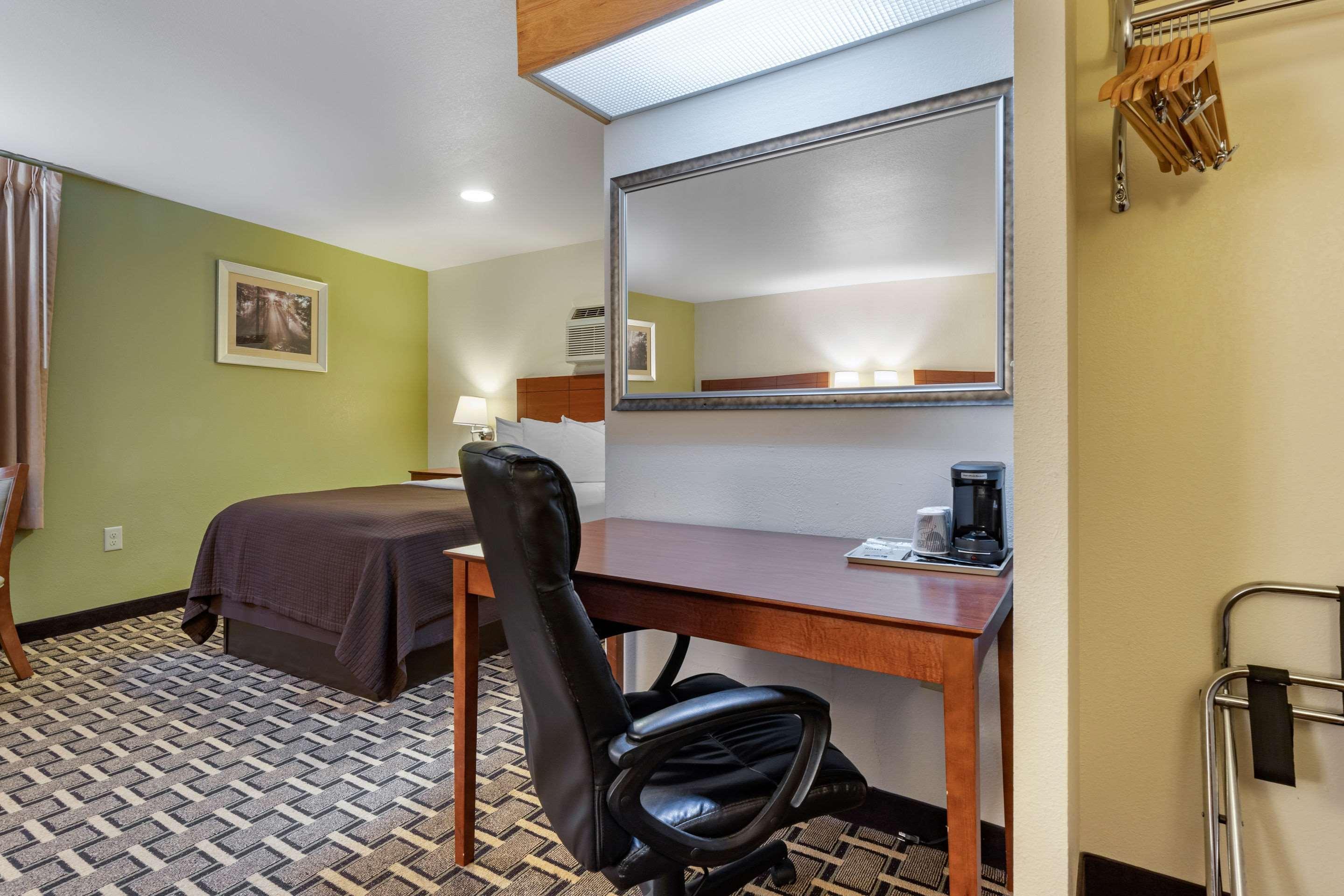 Econo Lodge Cherokee Near River Park エクステリア 写真