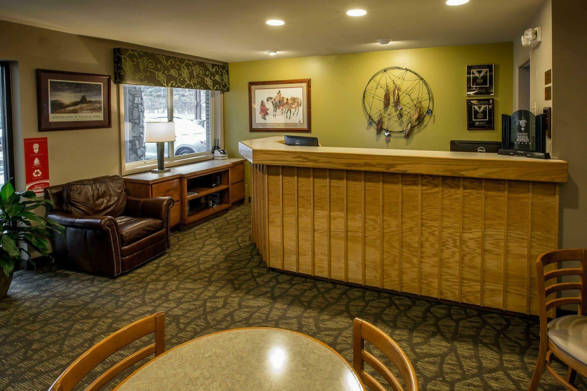 Econo Lodge Cherokee Near River Park エクステリア 写真