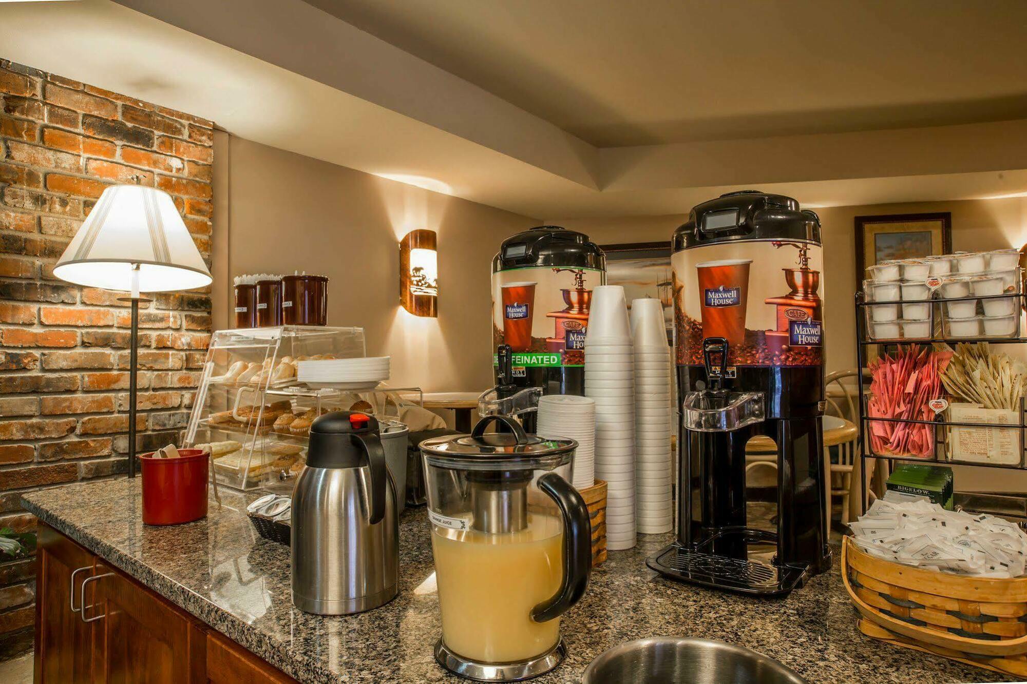 Econo Lodge Cherokee Near River Park エクステリア 写真